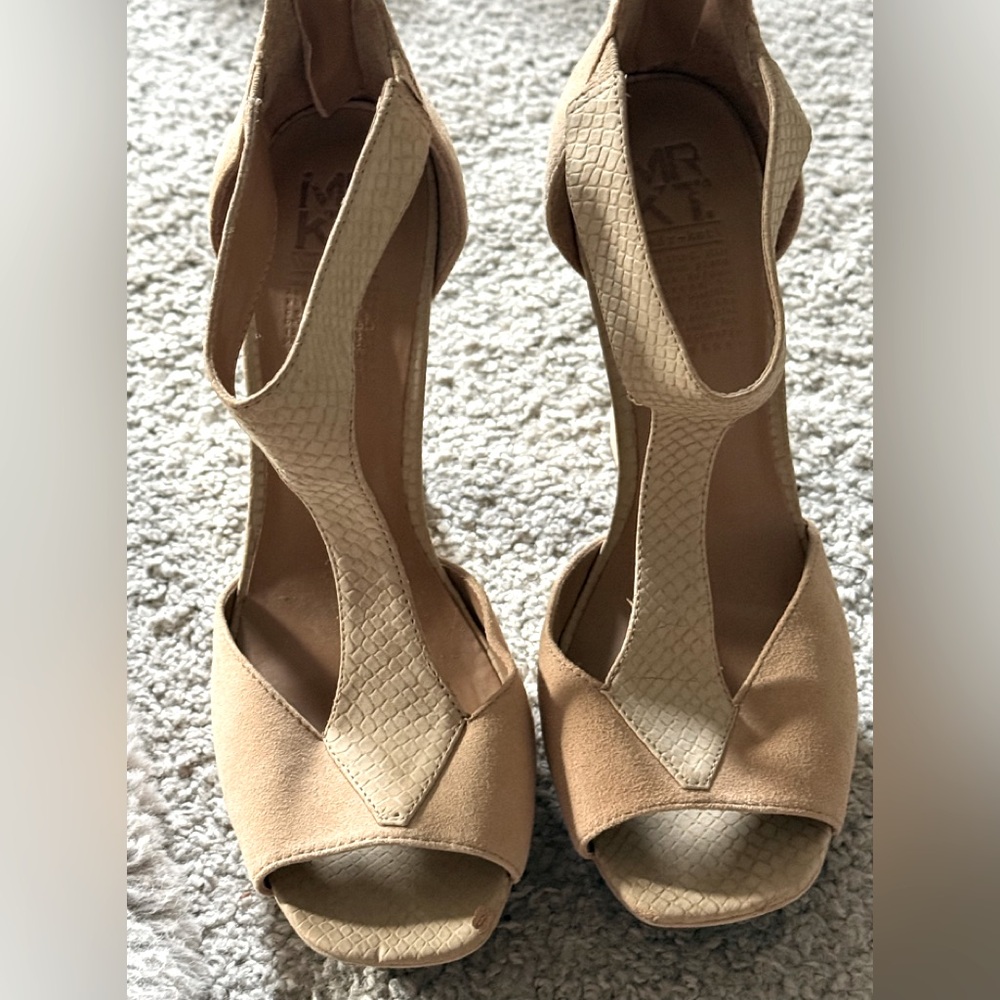 MR KT tan heels